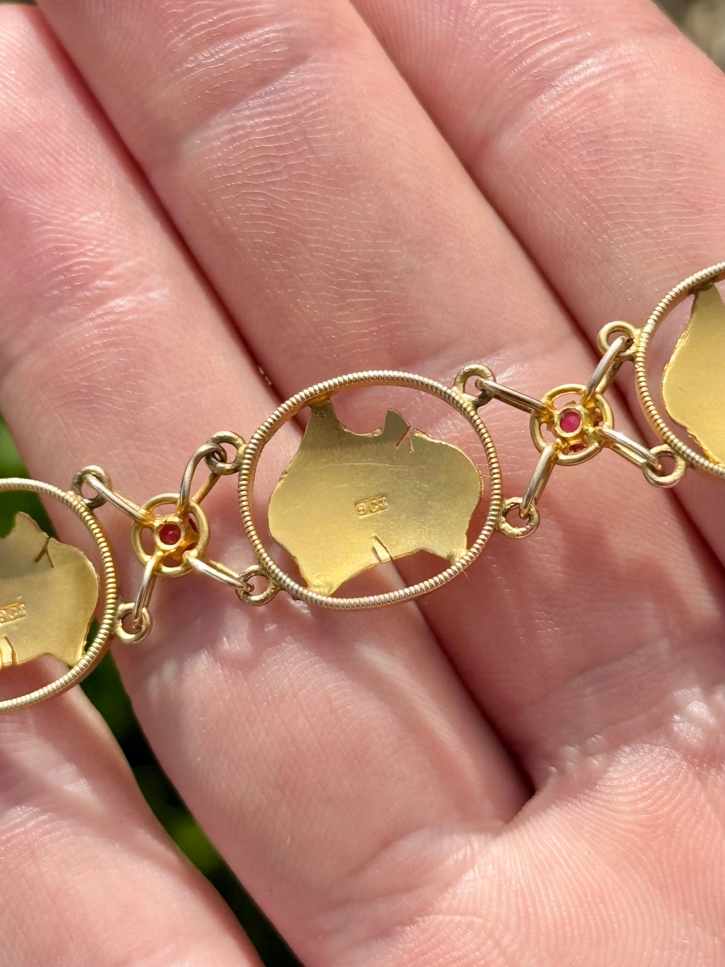 Antique 9ct Gold Australian Map Bracelet | Circa 1900s | 5 Rubies | Souvenir Jewellery