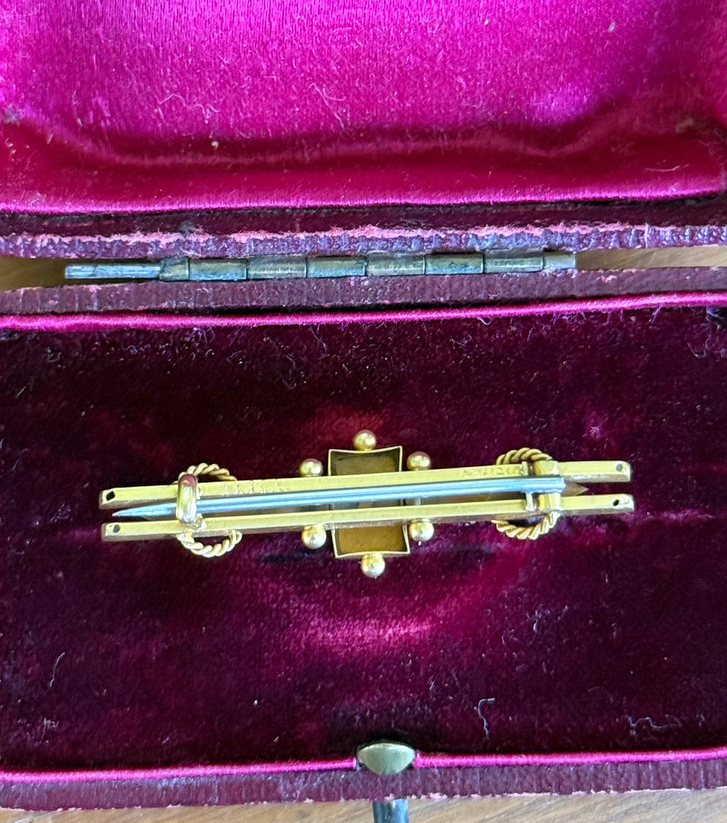 9ct Gold Diamond Set Bar Brooch | Circa 1900’s exceptional detailing