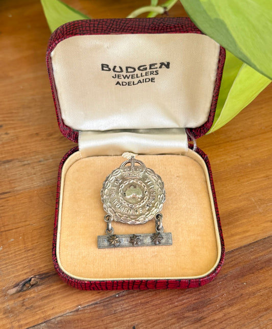 WWII Female Relatives’ Badge — “To the Women of Australia” with Three Stars, Phillips Family