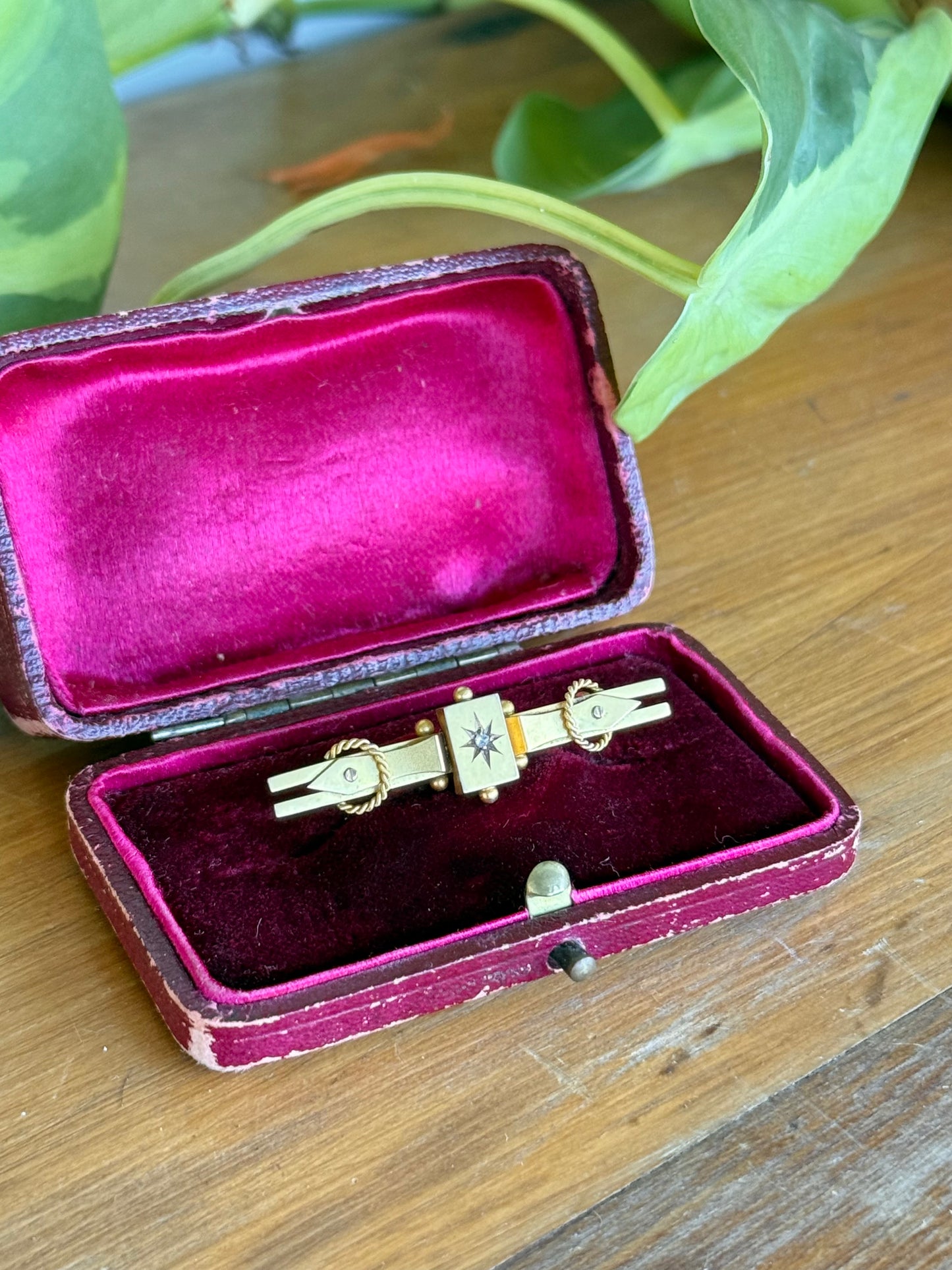 9ct Gold Diamond Set Bar Brooch | Circa 1900’s exceptional detailing