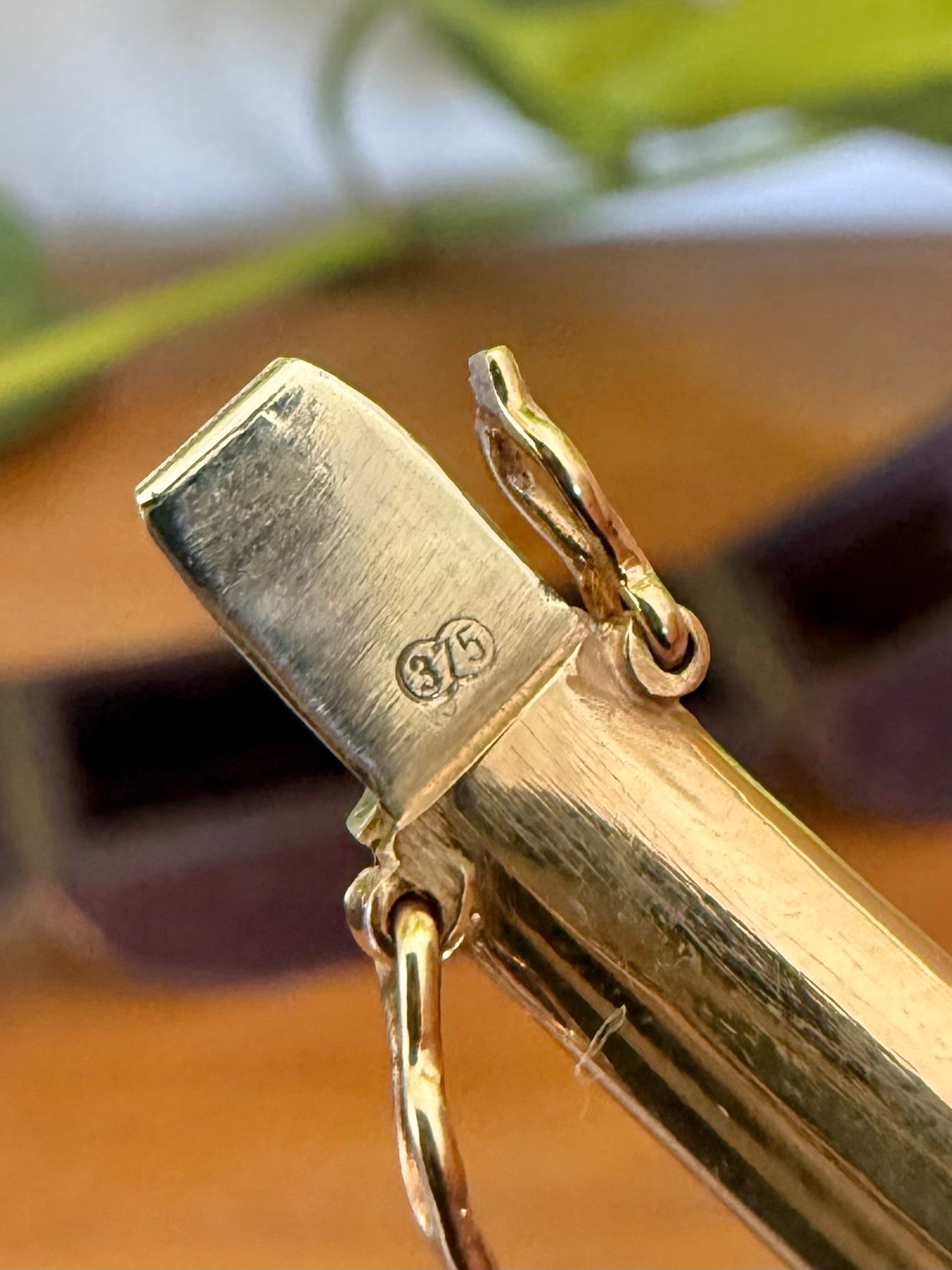 Vintage 9ct Gold Everyday Bangle – Sleek Hinged Design