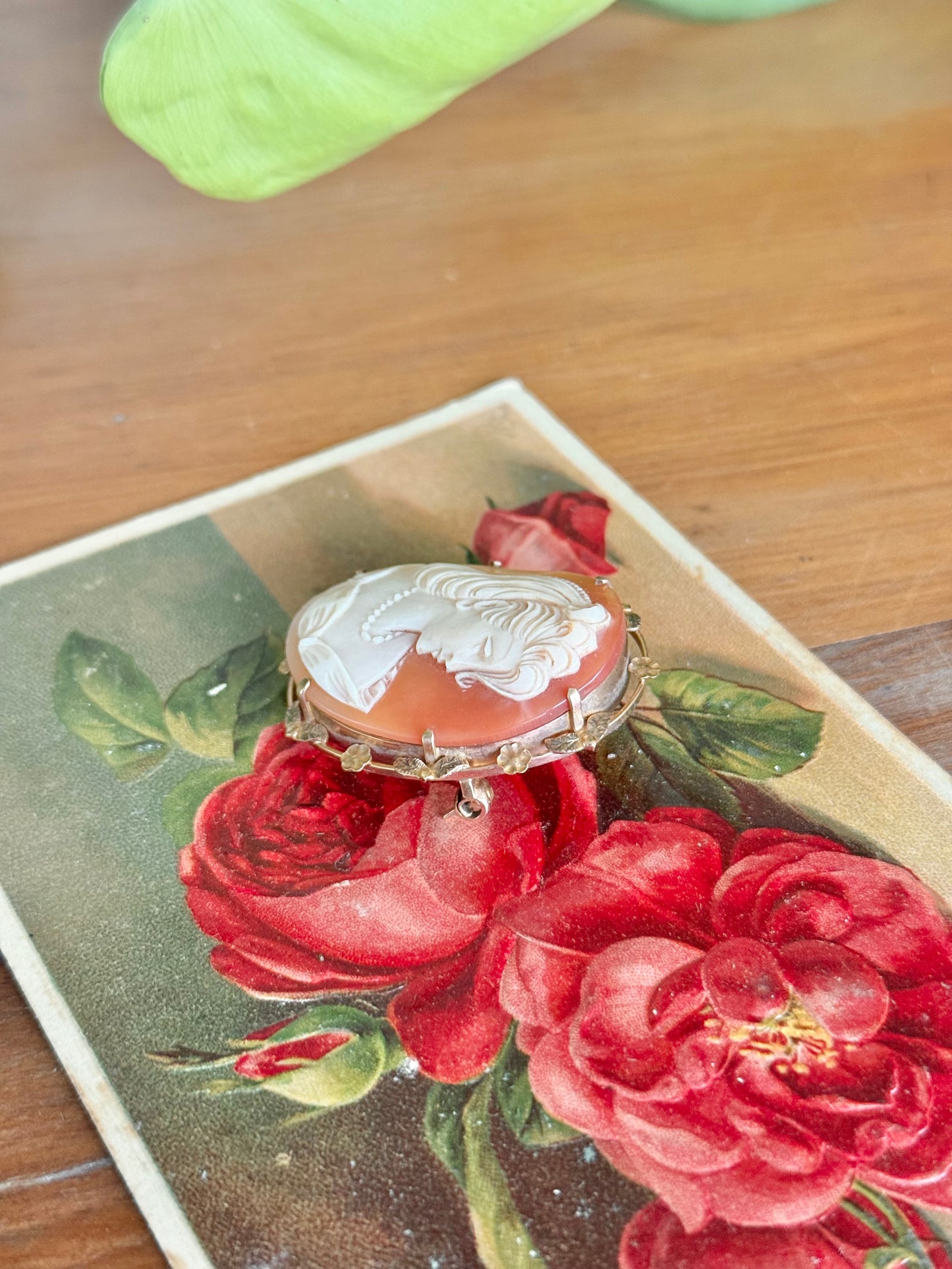 9ct Gold Shell Cameo Brooch | Ornate Floral Frame | Mid 20th Century