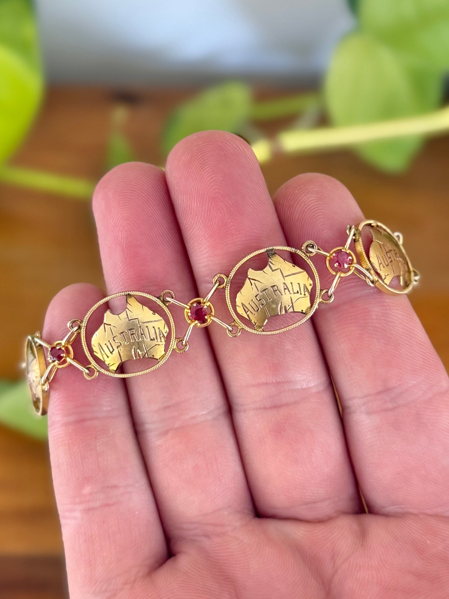 Antique 9ct Gold Australian Map Bracelet | Circa 1900s | 5 Rubies | Souvenir Jewellery