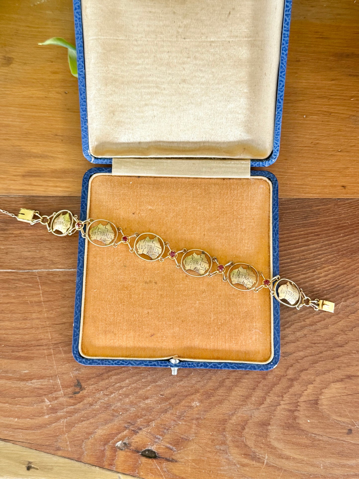 Antique 9ct Gold Australian Map Bracelet | Circa 1900s | 5 Rubies | Souvenir Jewellery