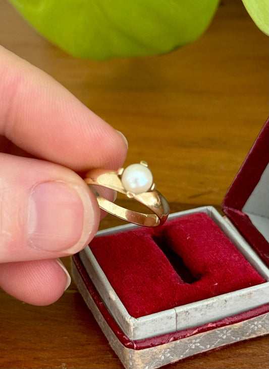 Vintage Pearl Ring | 9ct Gold | Circa 1950s | Claw Set