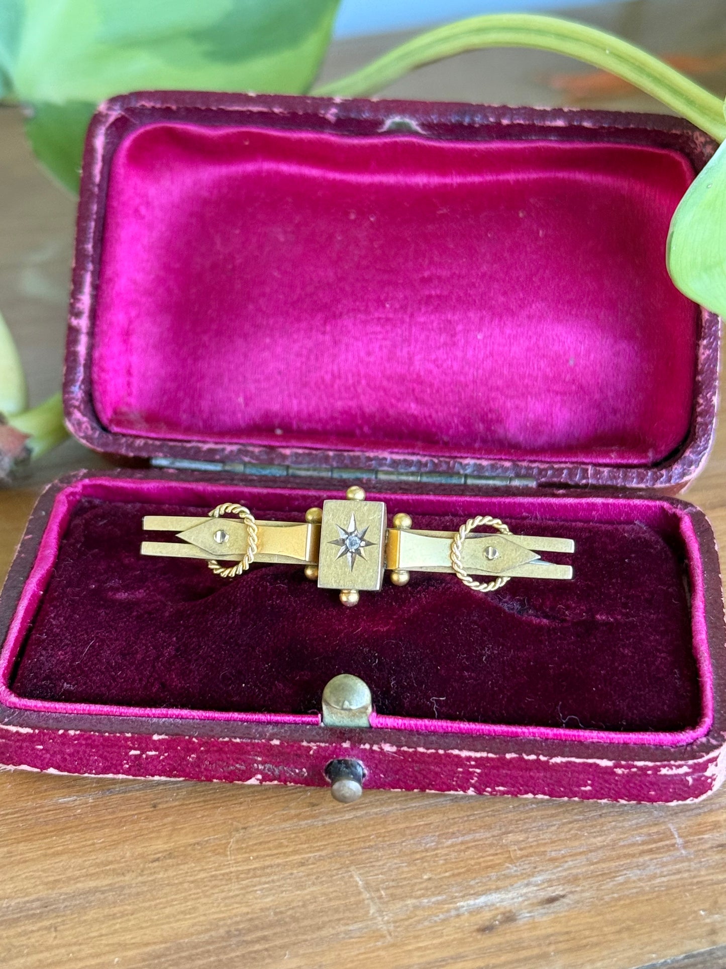 9ct Gold Diamond Set Bar Brooch | Circa 1900’s exceptional detailing