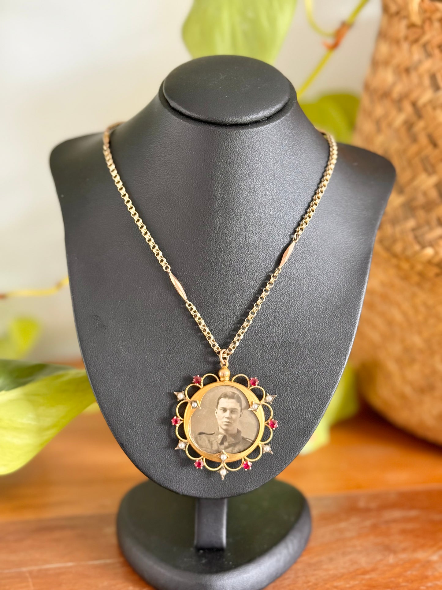 WW1 Australian Sweetheart Open Photo Locket and Chain | 9ct Gold