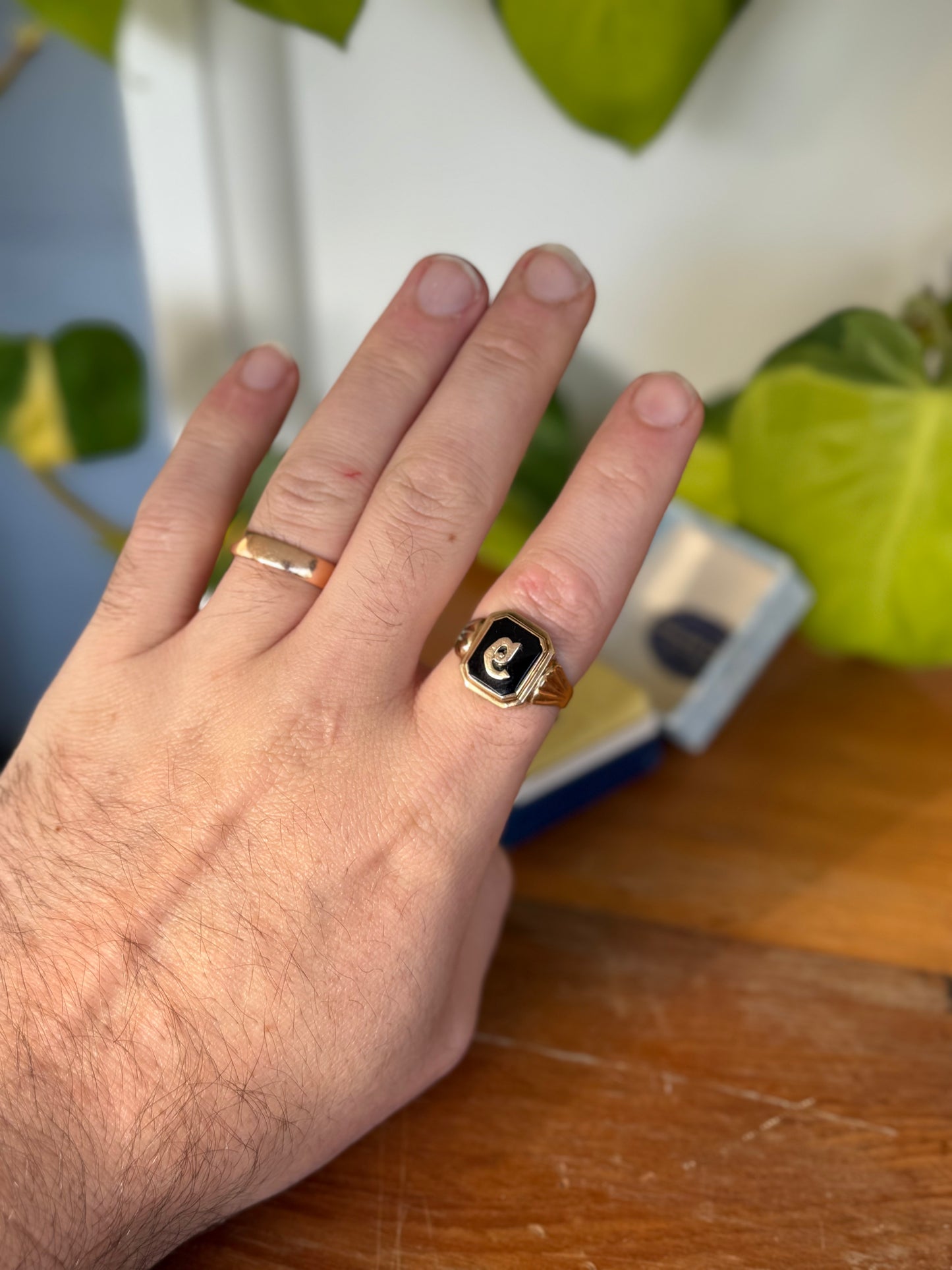 1940s Australian 9ct Gold Onyx Signet Ring – Lower-Case e – Size W