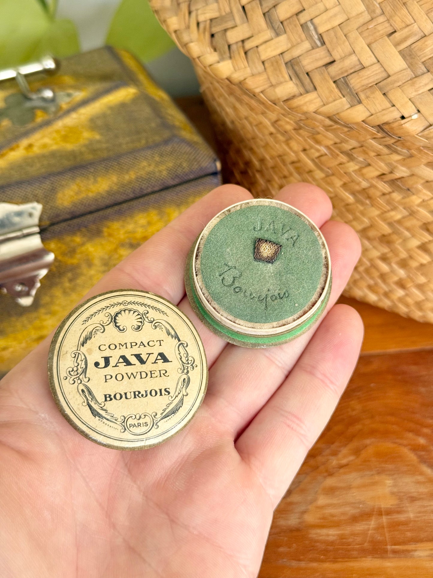 Bourjois Paris "Java Powder" Compact