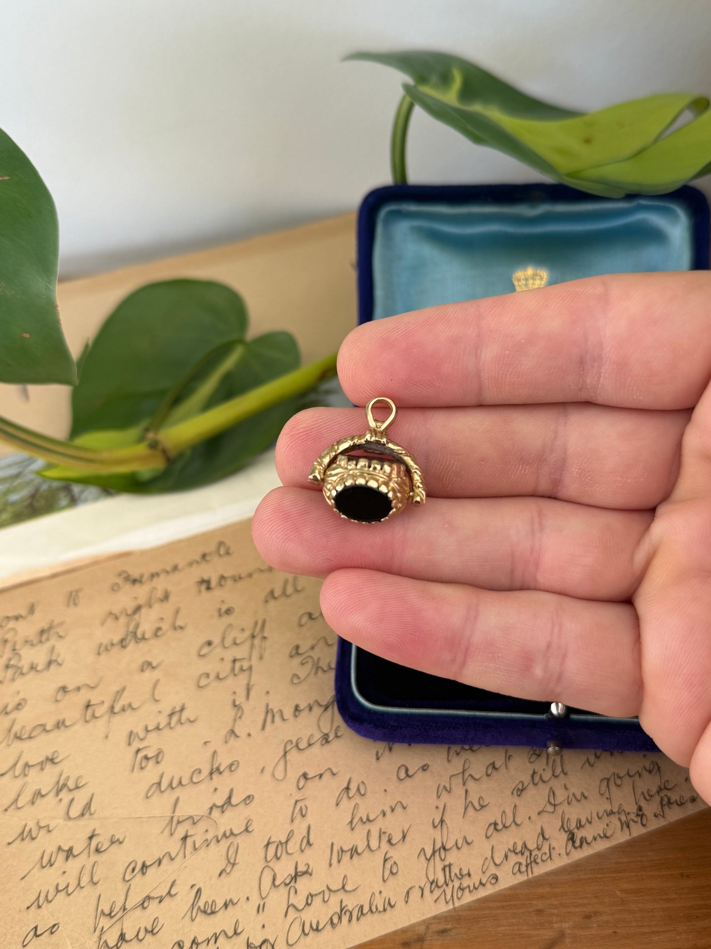 Vintage 9ct Gold Swivel Spinner Fob – Agate & Carnelian with Hallmarked Cartouche