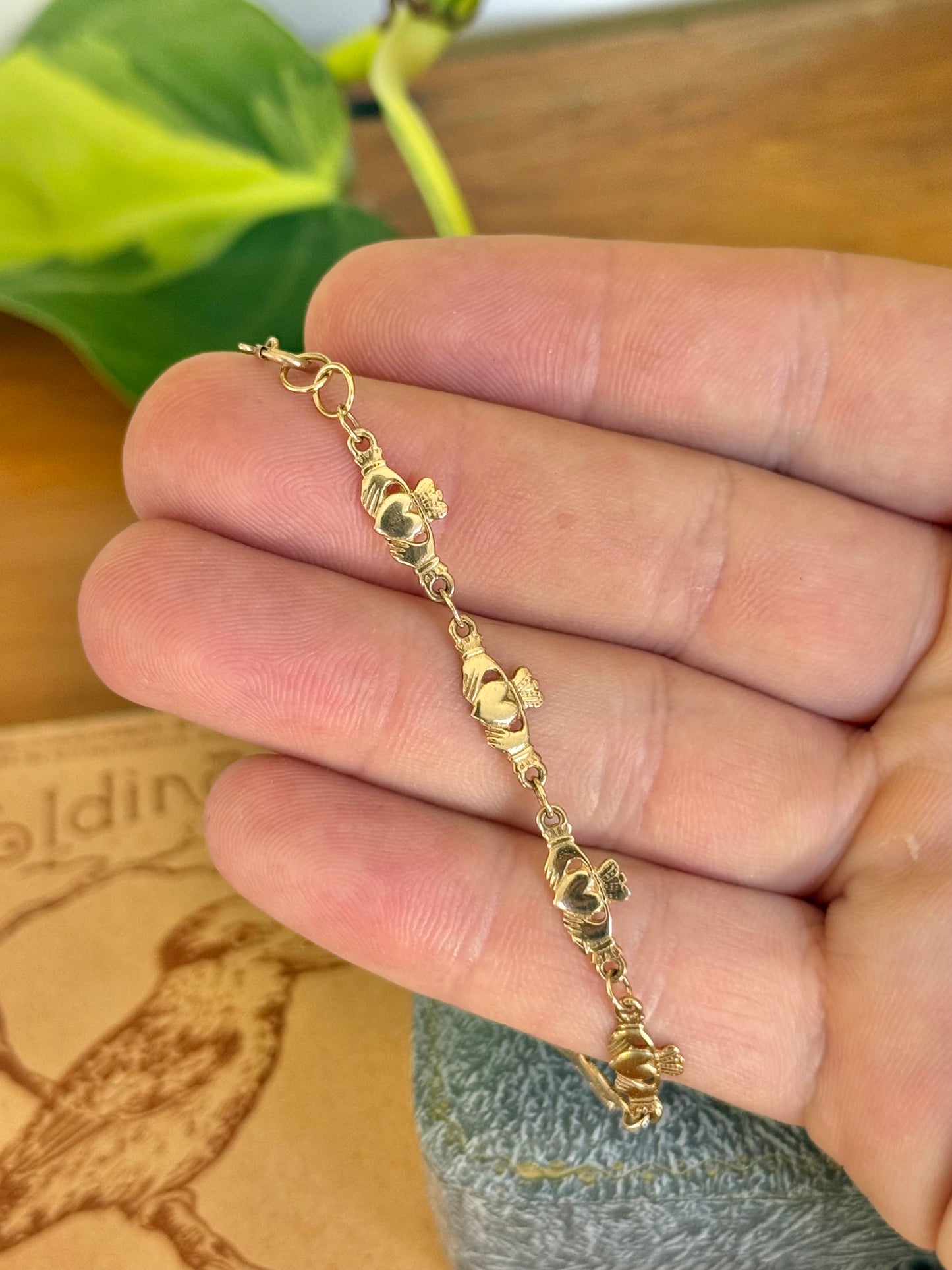 Vintage 9ct Gold Claddagh Link Bracelet – British Hallmarked