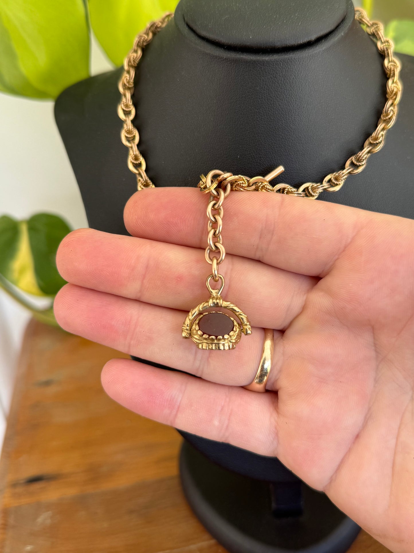 Vintage 9ct Gold Swivel Spinner Fob – Agate & Carnelian with Hallmarked Cartouche