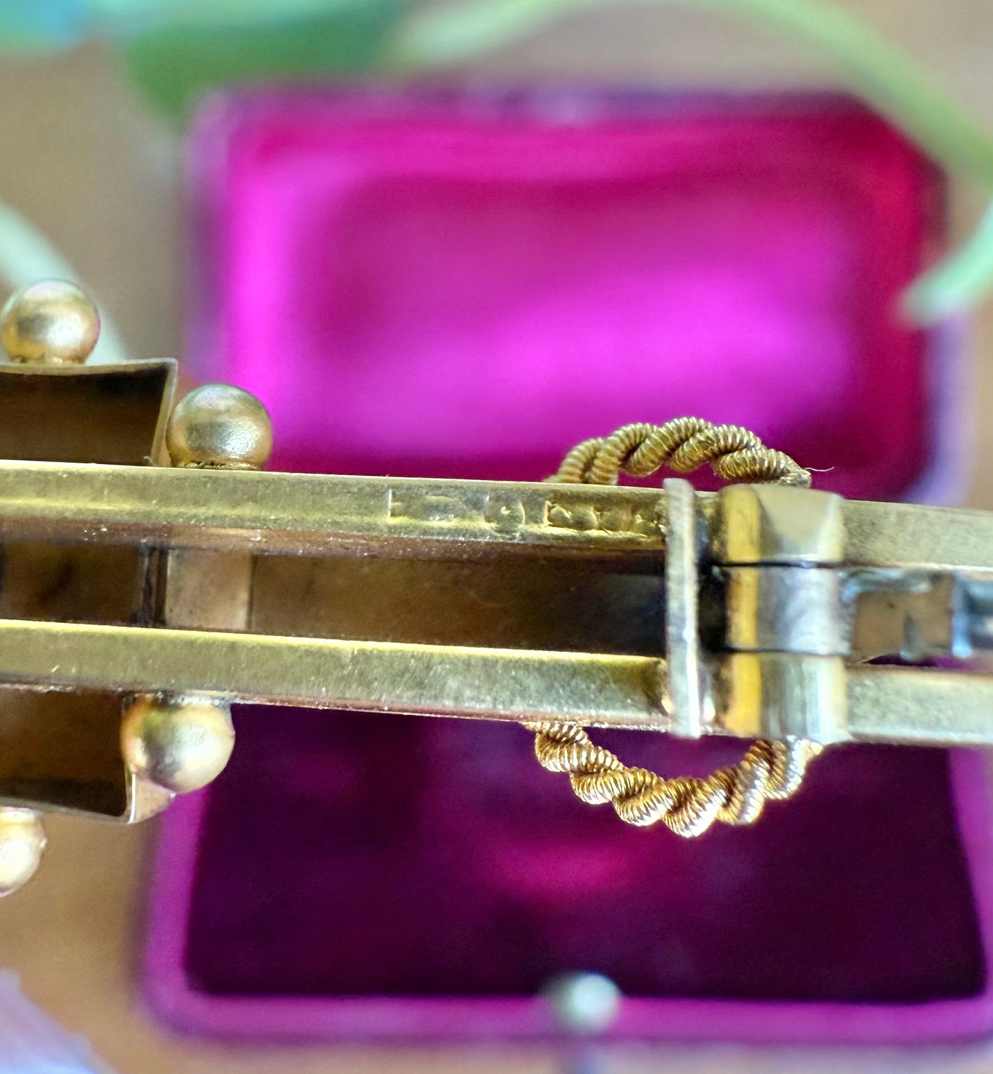 9ct Gold Diamond Set Bar Brooch | Circa 1900’s exceptional detailing