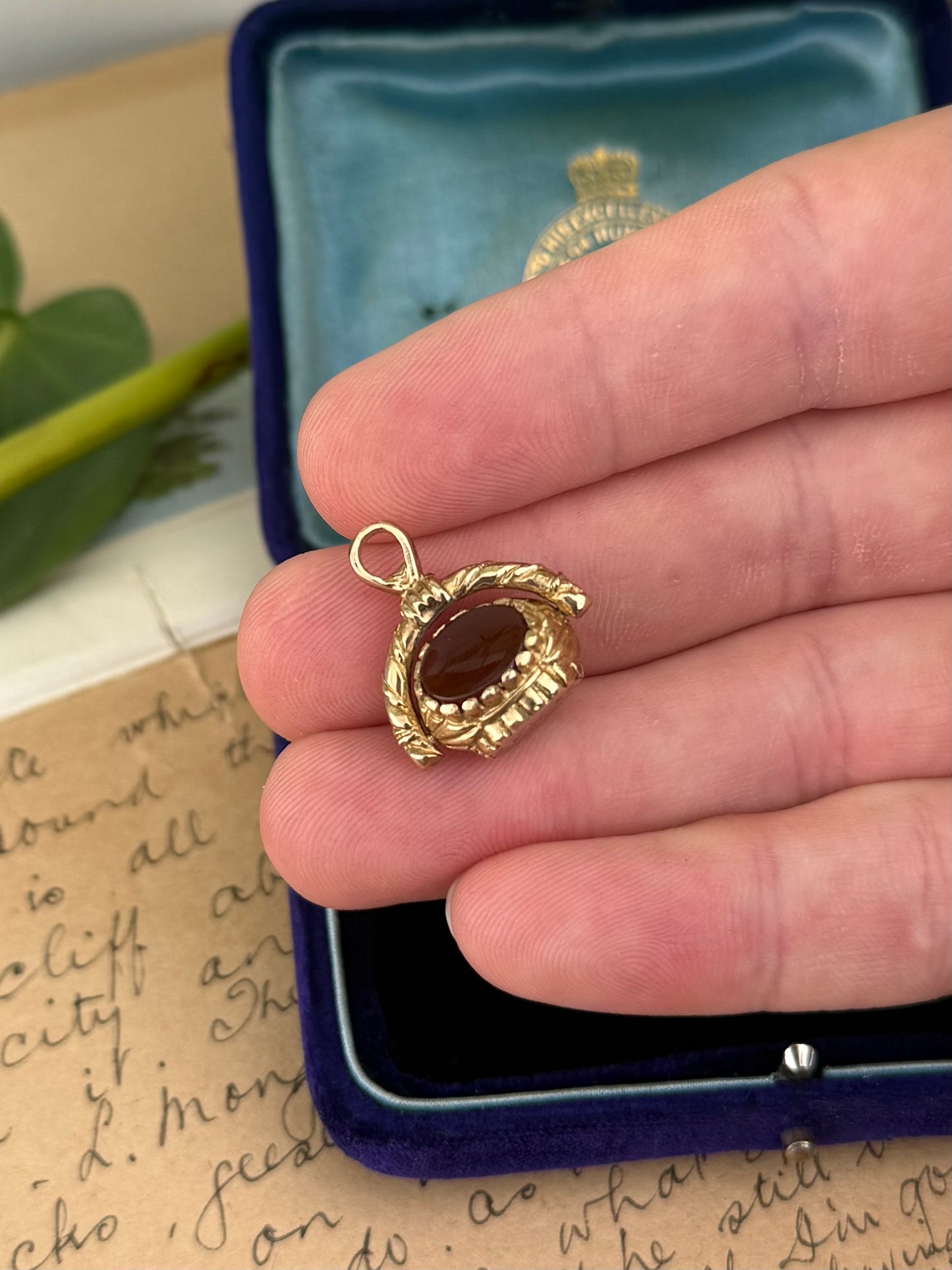 Vintage 9ct Gold Swivel Spinner Fob – Agate & Carnelian with Hallmarked Cartouche