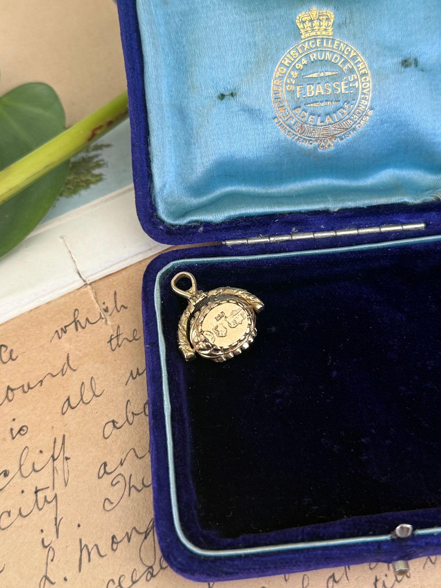 Vintage 9ct Gold Swivel Spinner Fob – Agate & Carnelian with Hallmarked Cartouche