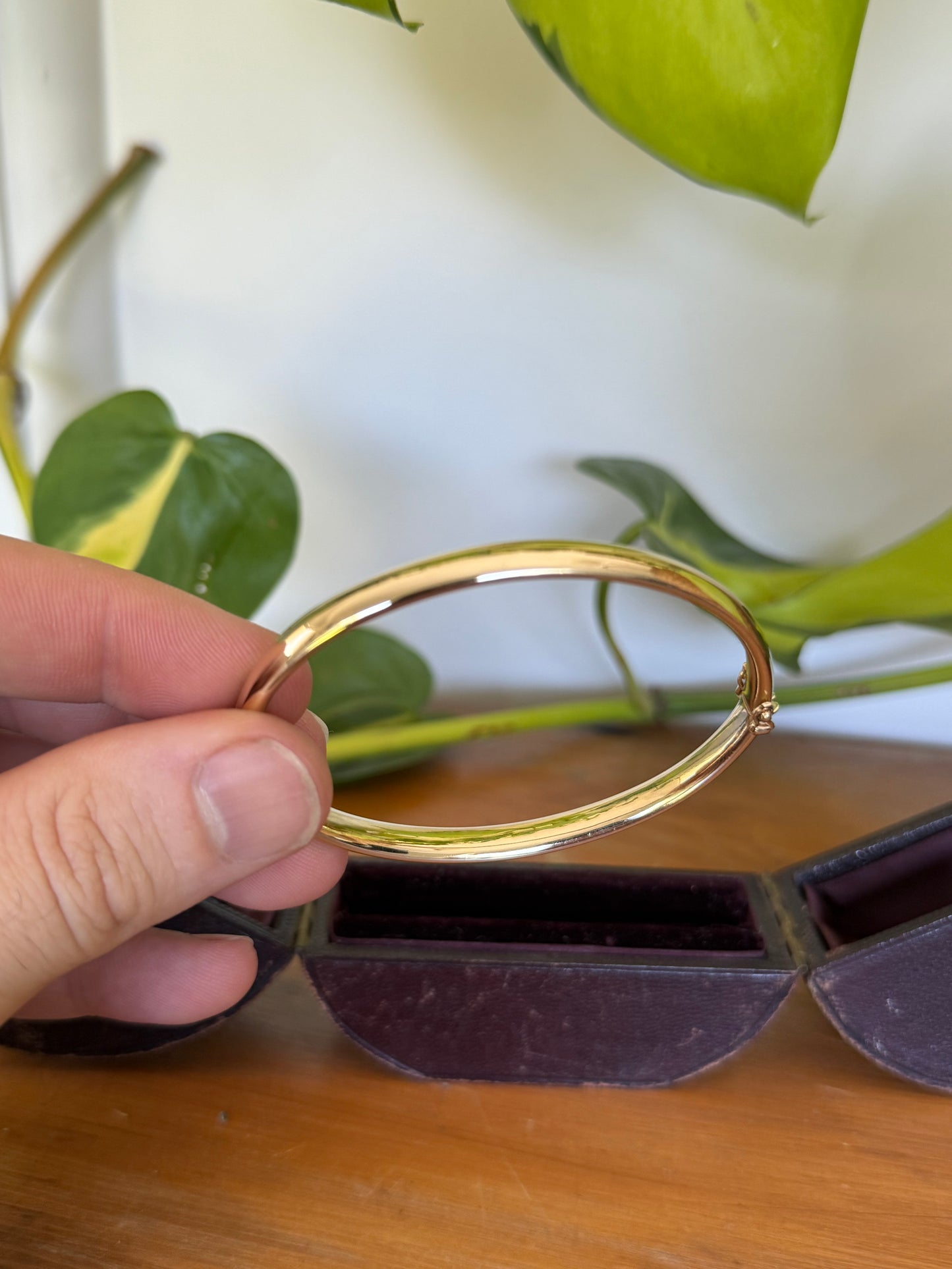 Vintage 9ct Gold Everyday Bangle – Sleek Hinged Design