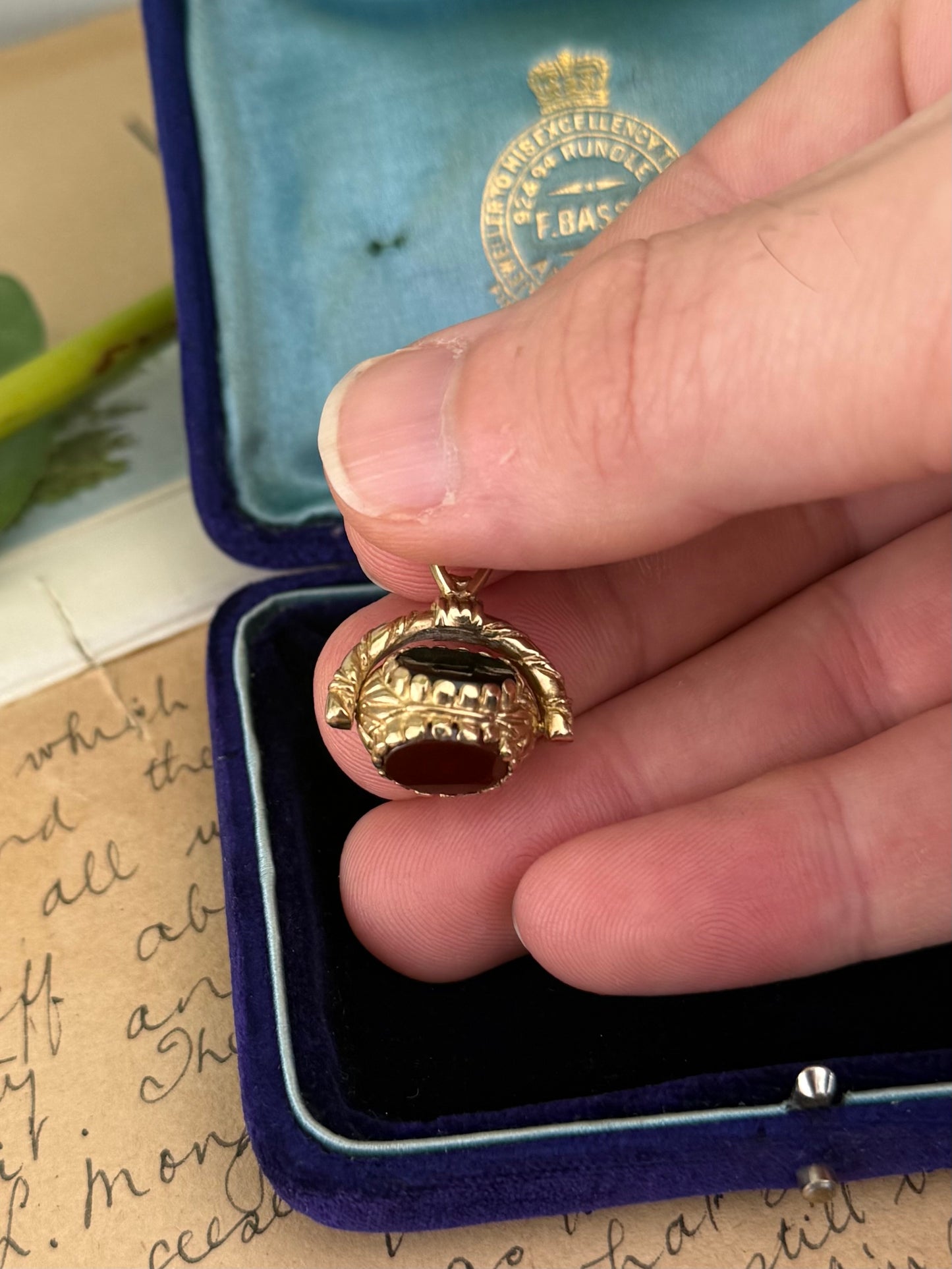 Vintage 9ct Gold Swivel Spinner Fob – Agate & Carnelian with Hallmarked Cartouche