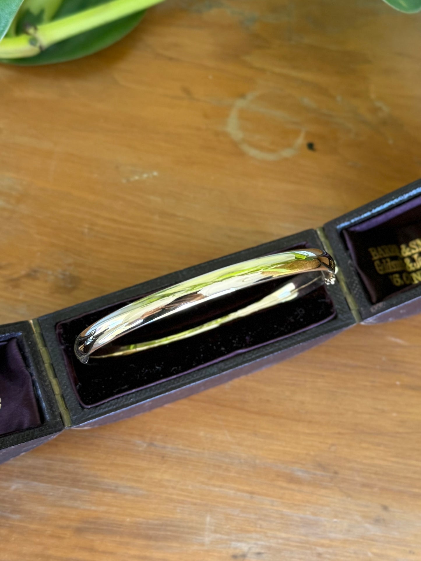 Vintage 9ct Gold Everyday Bangle – Sleek Hinged Design