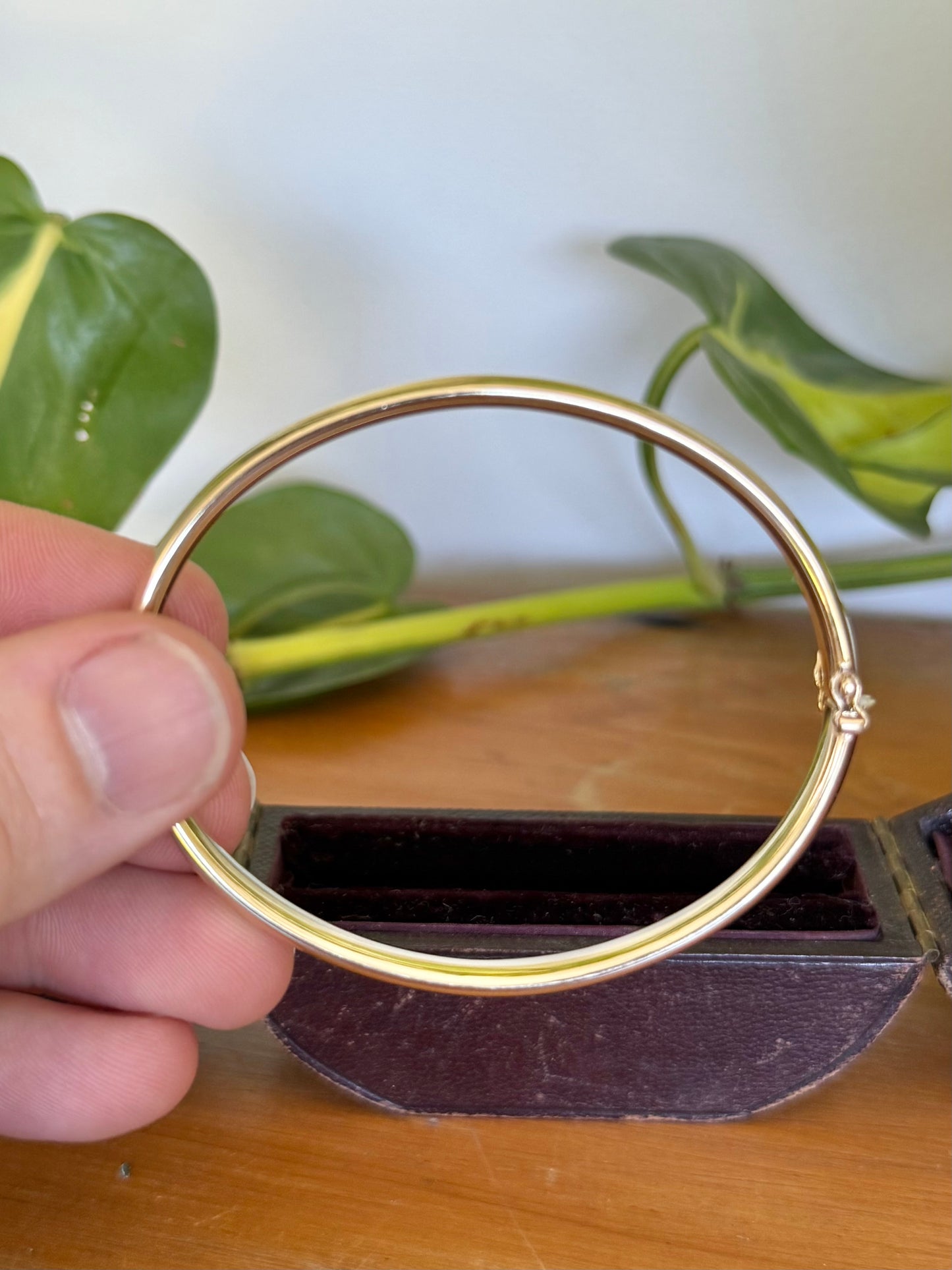 Vintage 9ct Gold Everyday Bangle – Sleek Hinged Design