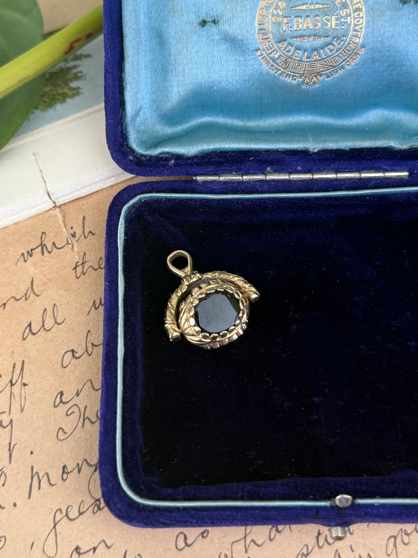 Vintage 9ct Gold Swivel Spinner Fob – Agate & Carnelian with Hallmarked Cartouche