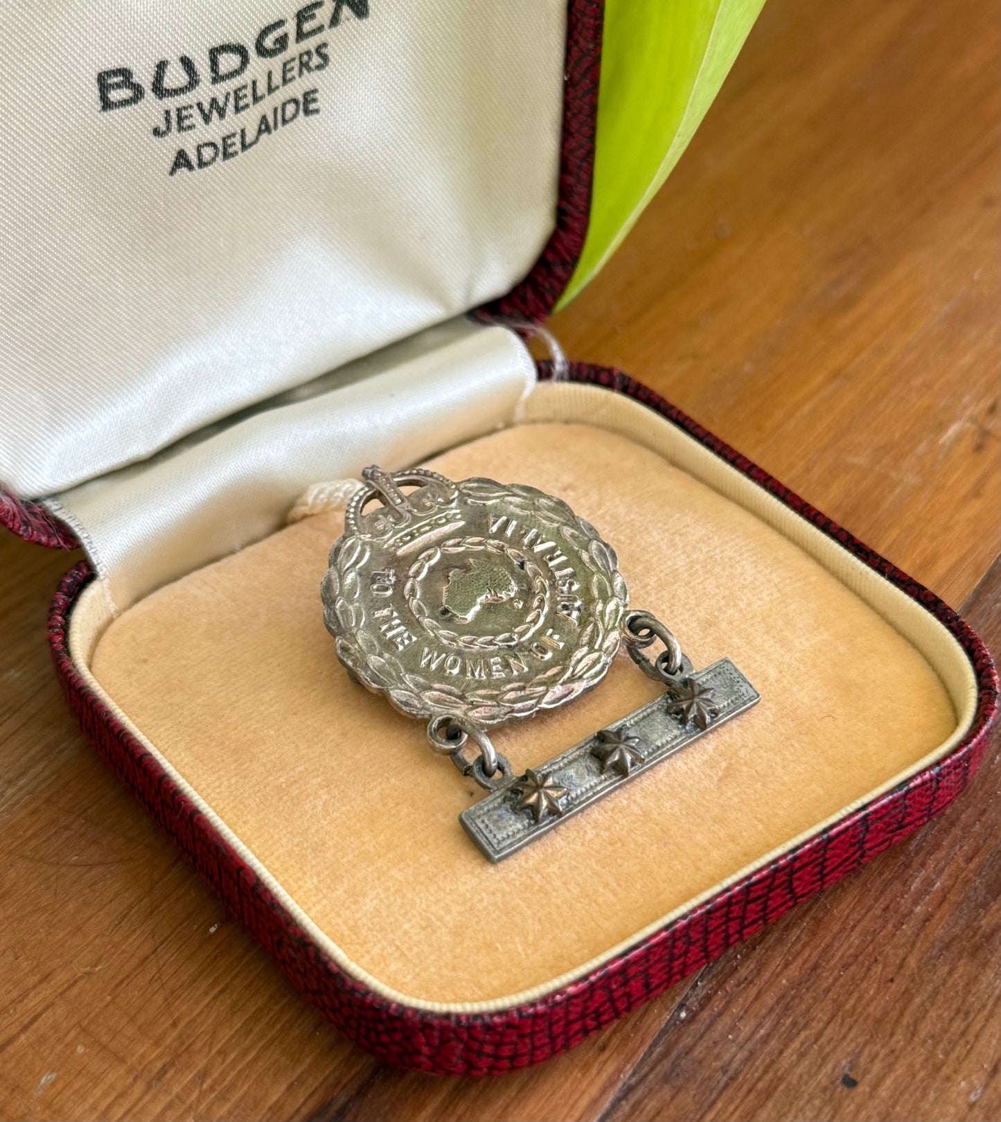 WWII Female Relatives’ Badge — “To the Women of Australia” with Three Stars, Phillips Family