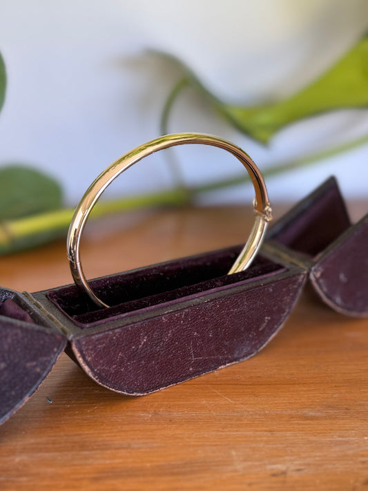 Vintage 9ct Gold Everyday Bangle – Sleek Hinged Design