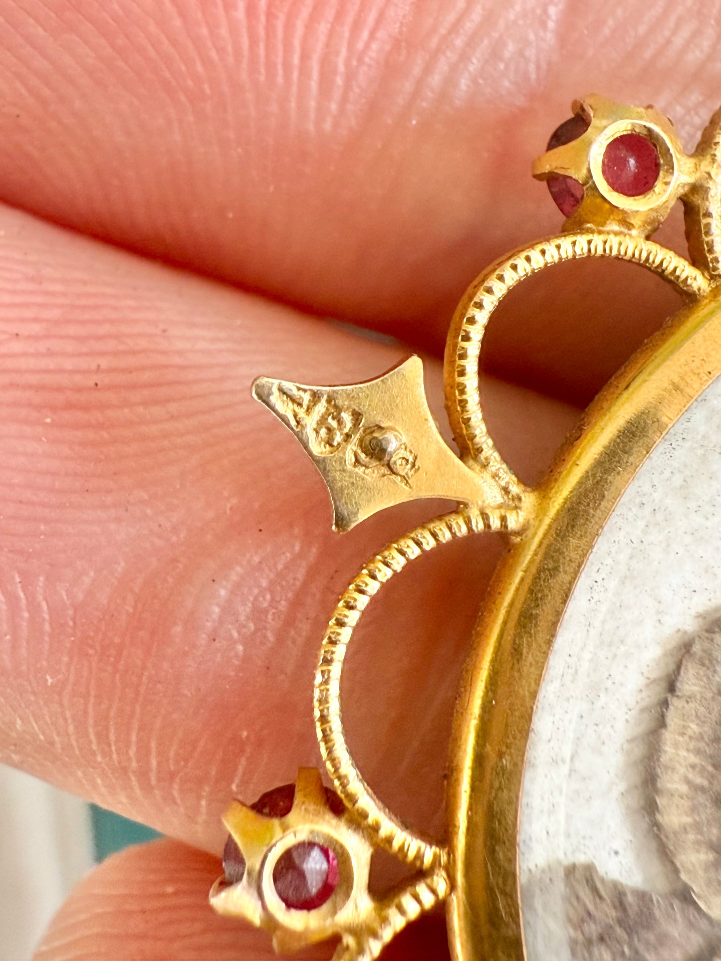 WW1 Australian Sweetheart Open Photo Locket and Chain | 9ct Gold