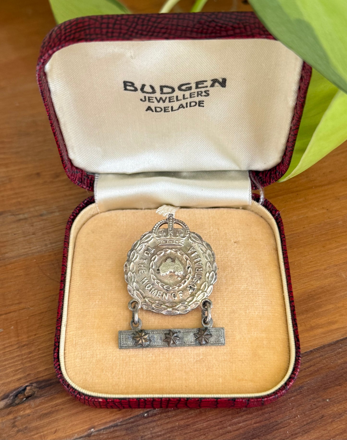 WWII Female Relatives’ Badge — “To the Women of Australia” with Three Stars, Phillips Family