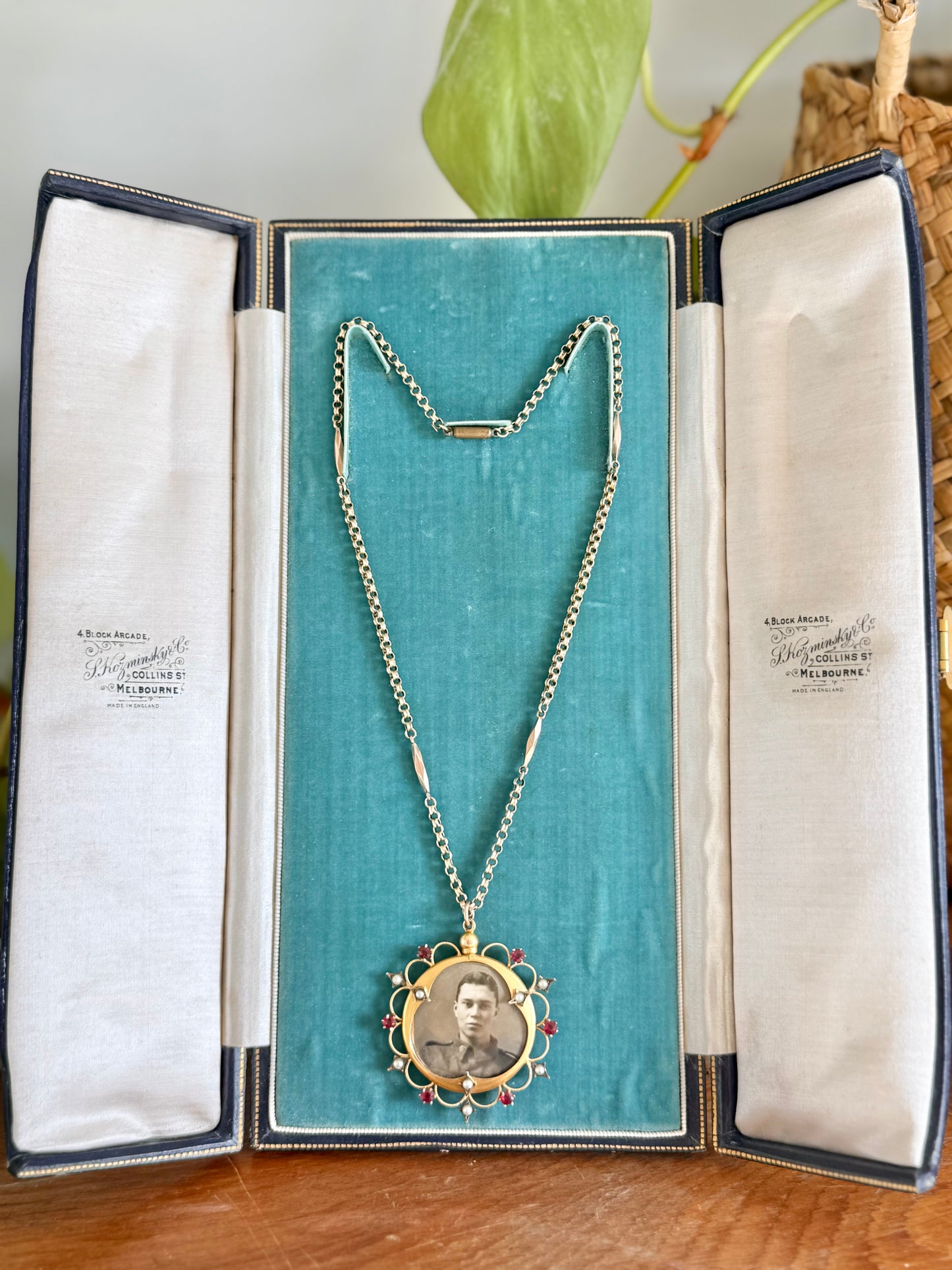 WW1 Australian Sweetheart Open Photo Locket and Chain | 9ct Gold