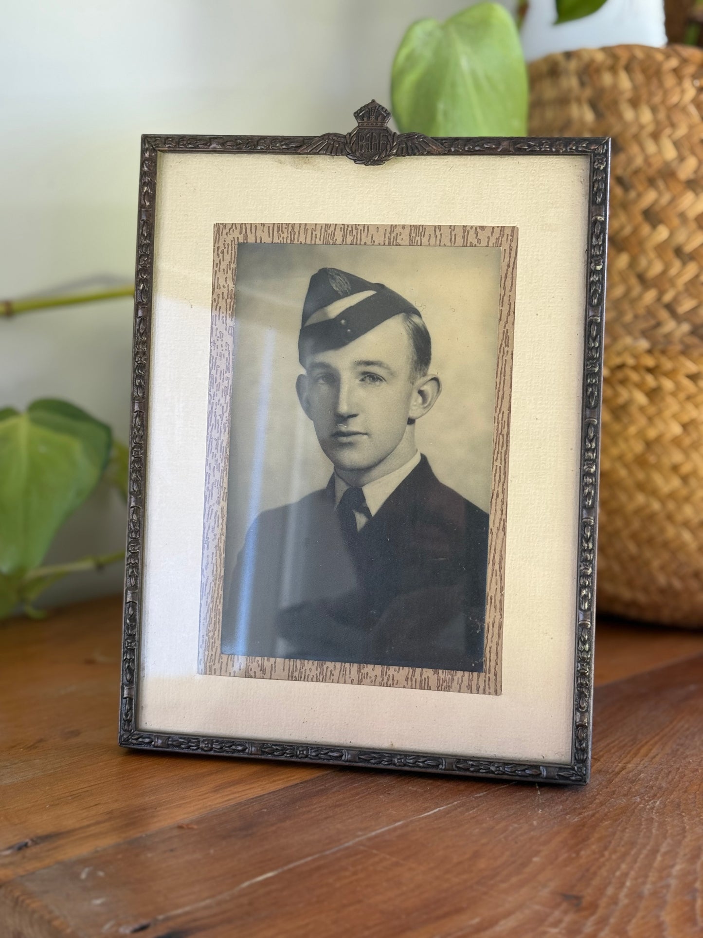 WW2 Australian RAAF Sweetheart Frame | Soldier Photo Included | Excellent Condition