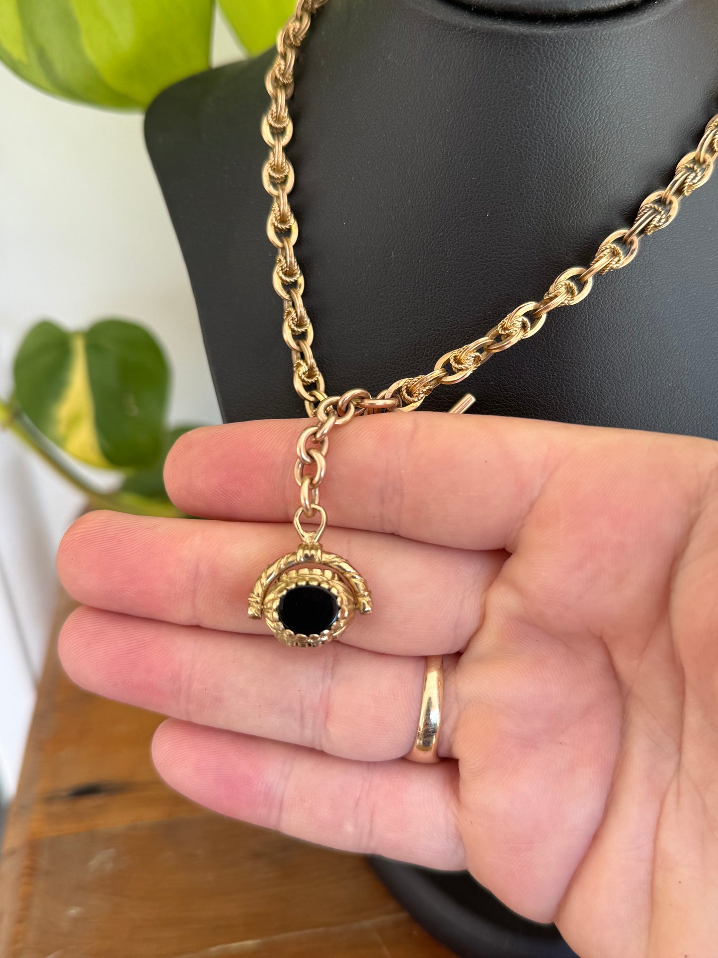 Vintage 9ct Gold Swivel Spinner Fob – Agate & Carnelian with Hallmarked Cartouche