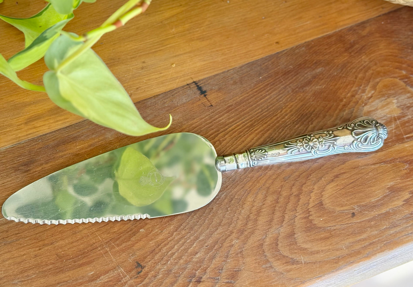 1938 Sheffield Sterling Silver Handle Cake Slice