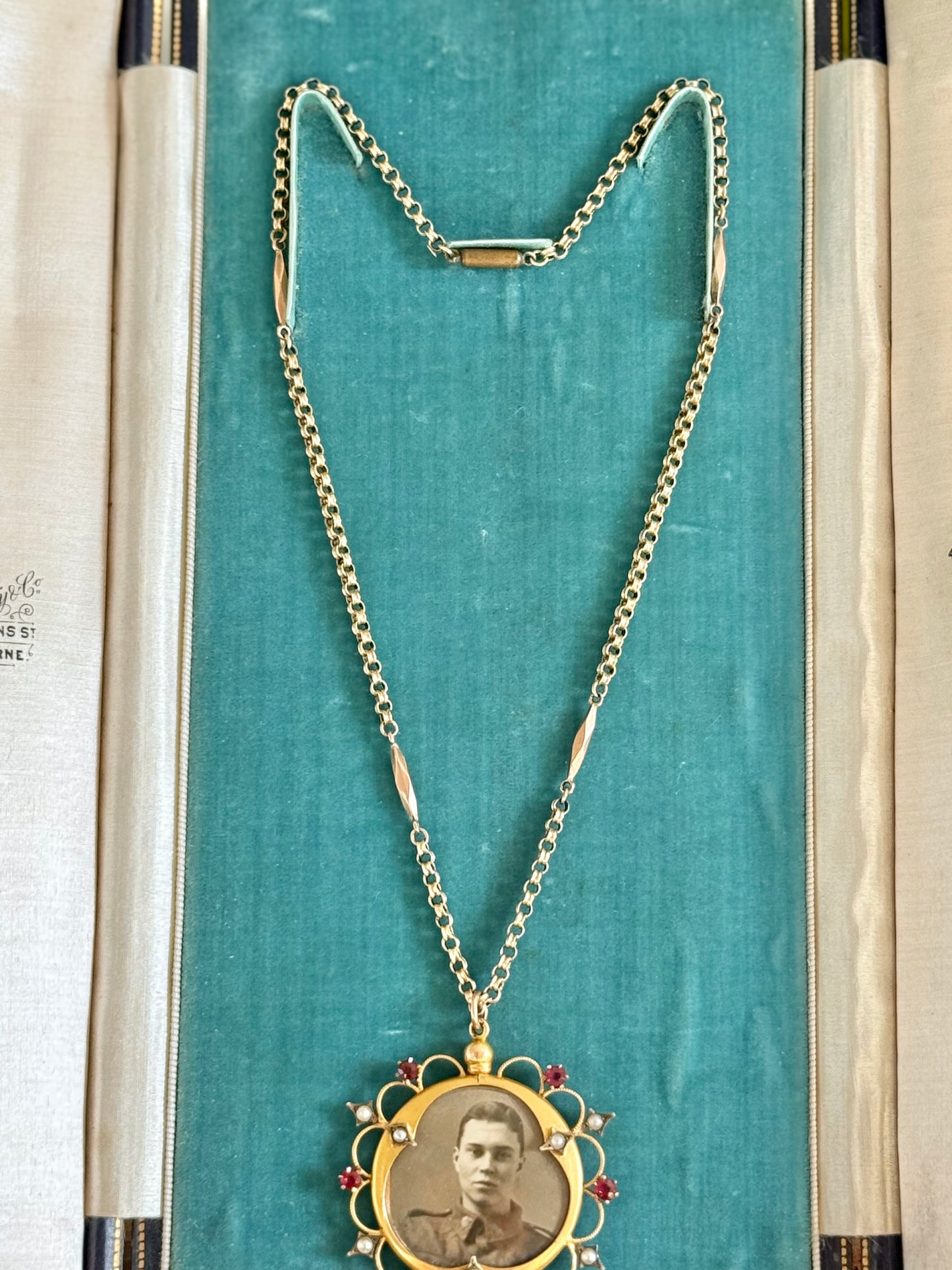 WW1 Australian Sweetheart Open Photo Locket and Chain | 9ct Gold
