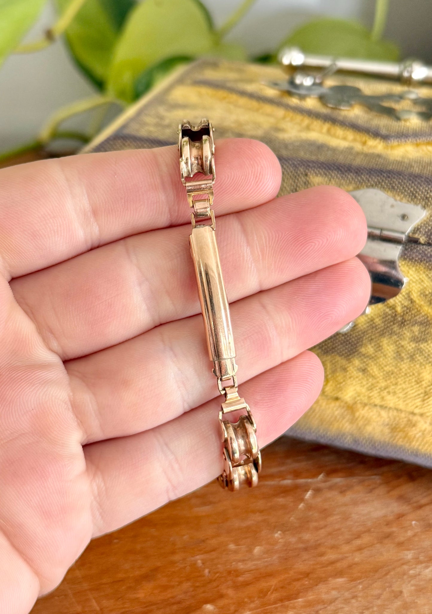 9ct Gold Woman’s Watch & Bracelet | Dunklings Australia 1940’s