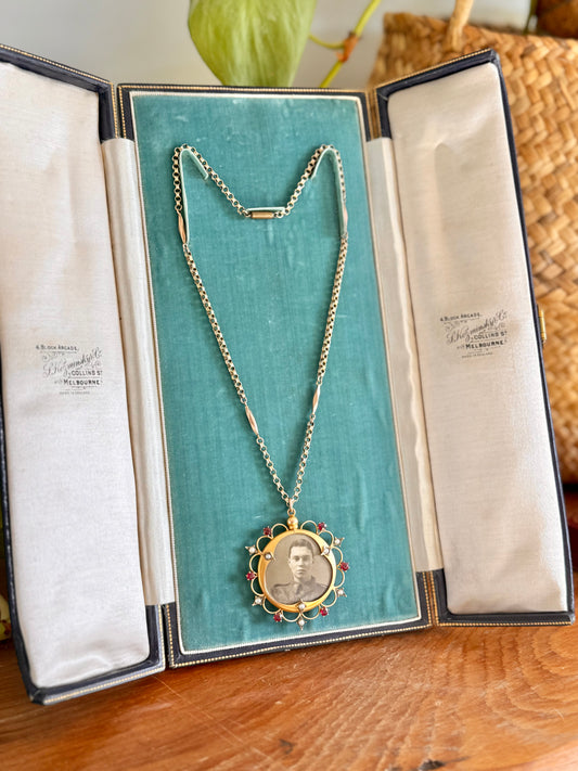 WW1 Australian Sweetheart Open Photo Locket and Chain | 9ct Gold