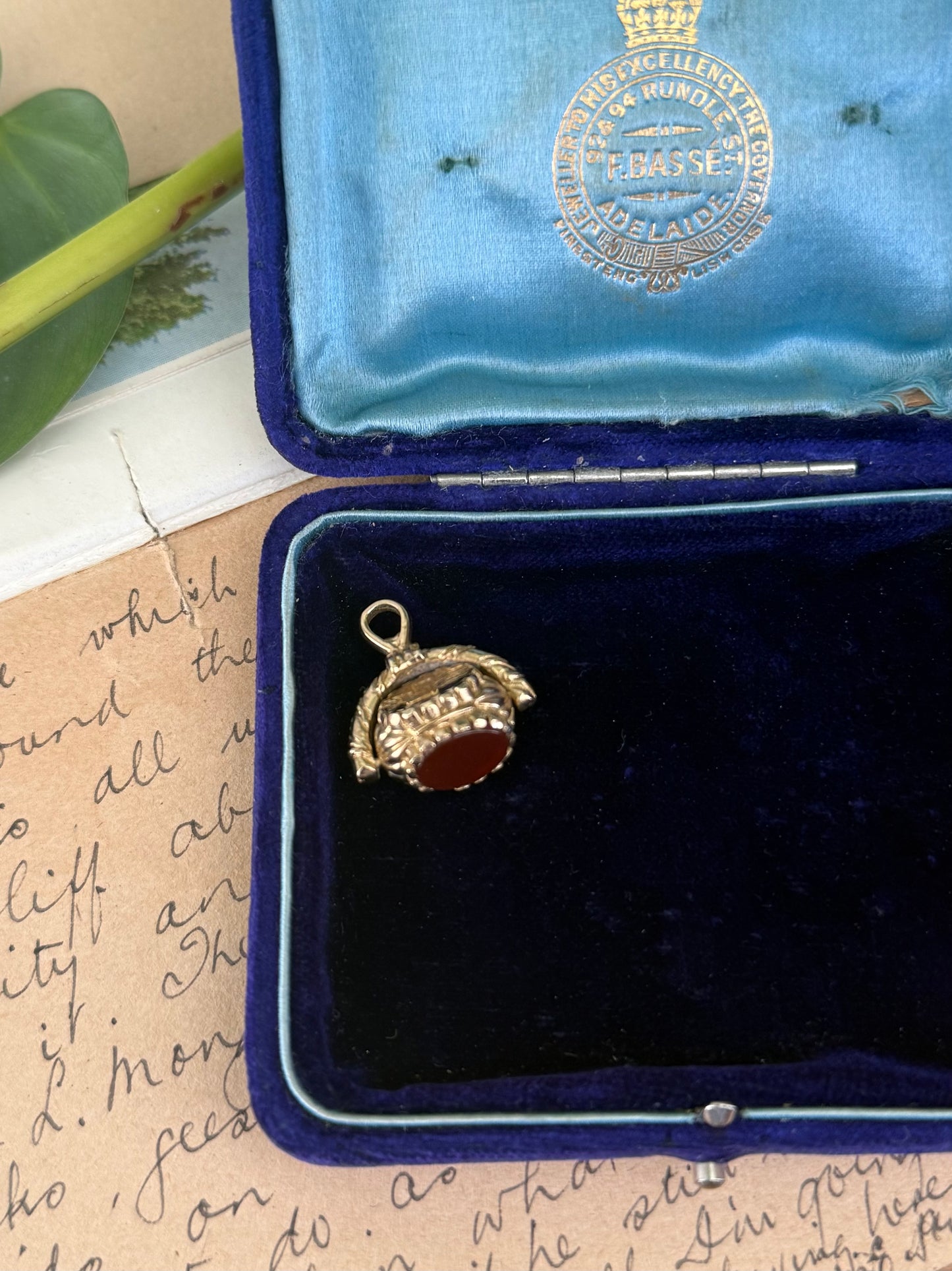 Vintage 9ct Gold Swivel Spinner Fob – Agate & Carnelian with Hallmarked Cartouche