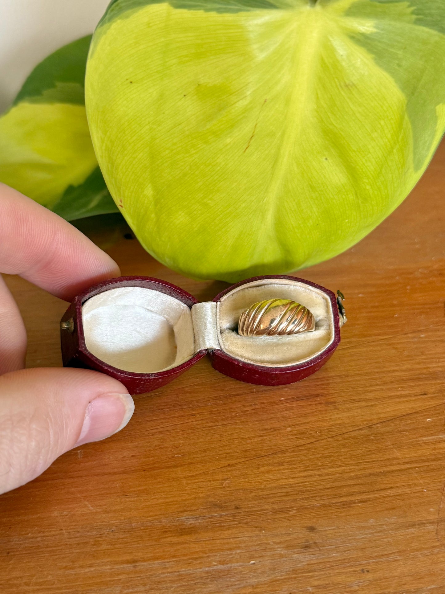 Vintage 9ct Gold Croissant Ring – Size M