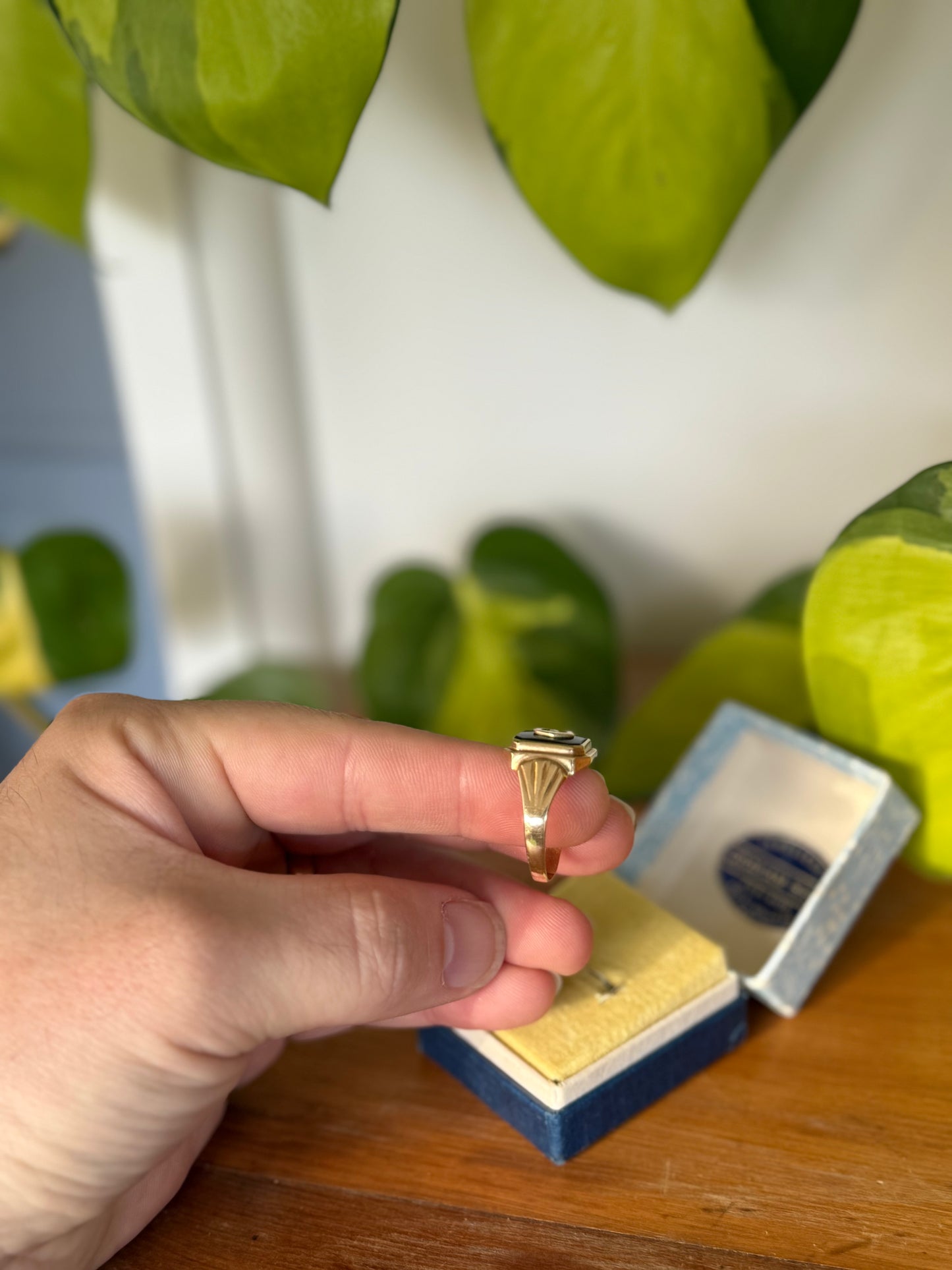 1940s Australian 9ct Gold Onyx Signet Ring – Lower-Case e – Size W