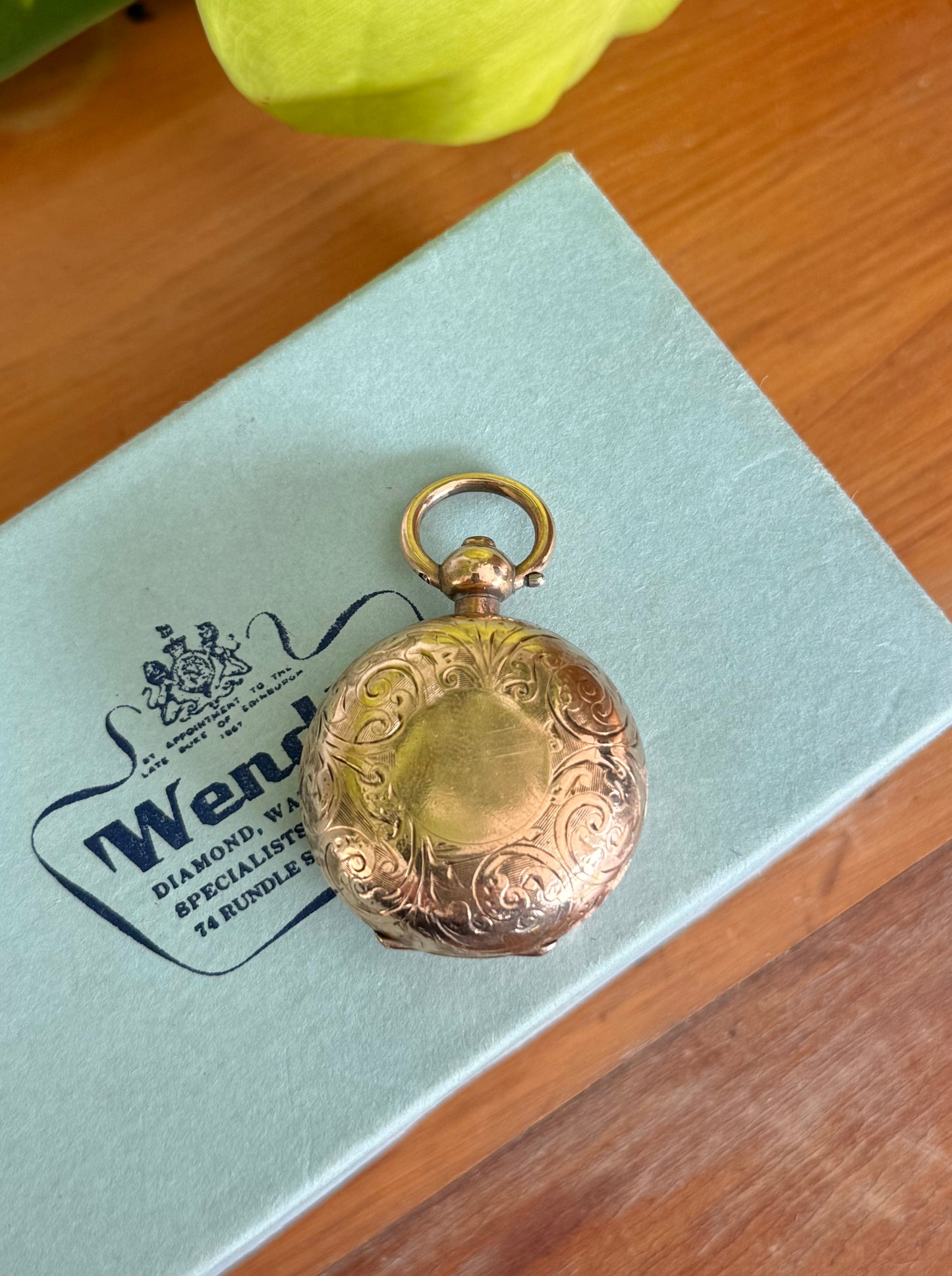 Circa 1910 Round Dennison 9ct Gold-Cased Sovereign Holder – Rose Gold – 30mm