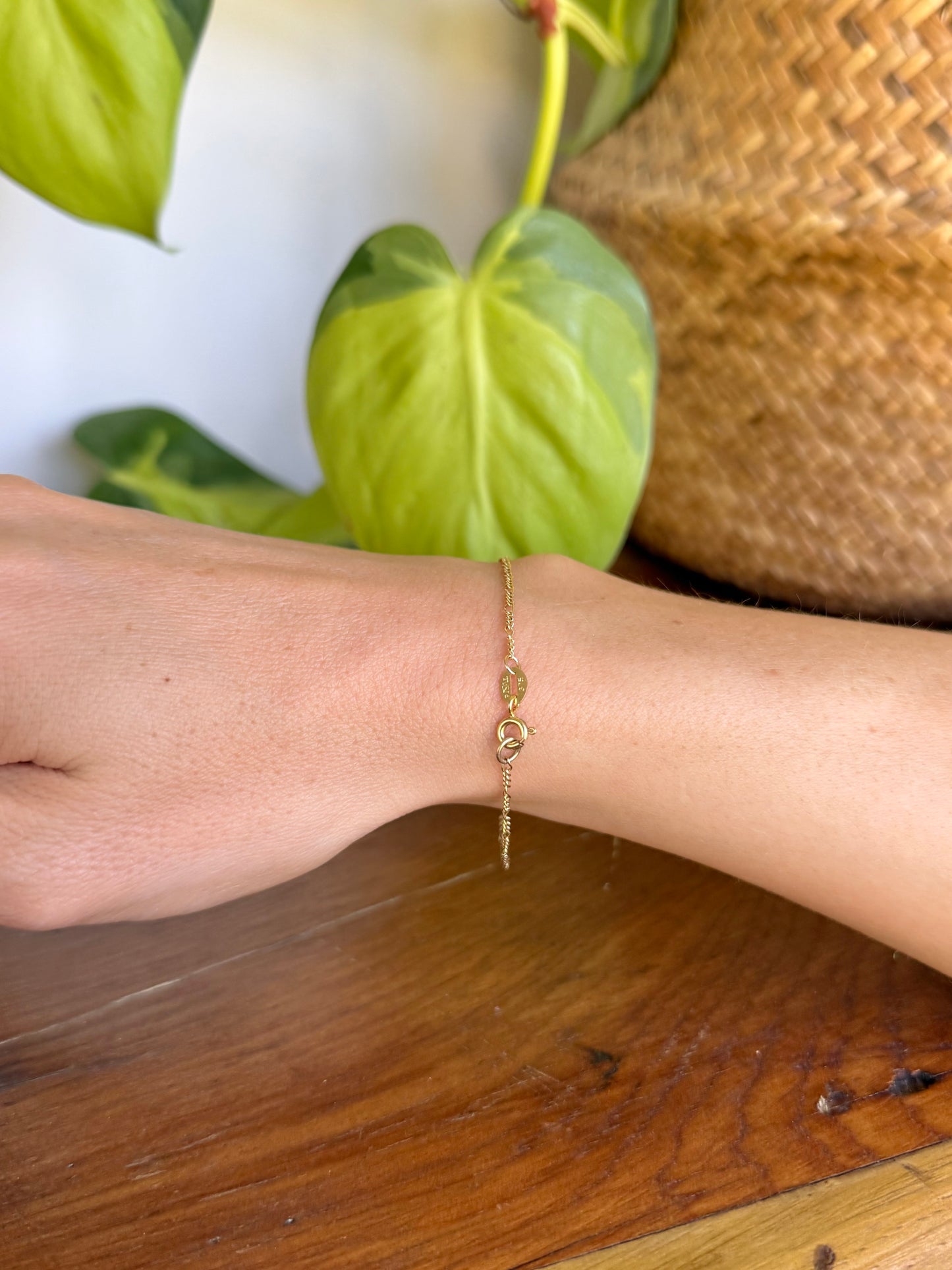Fine Vintage 9ct Gold Bracelet – Elegant & Delicate